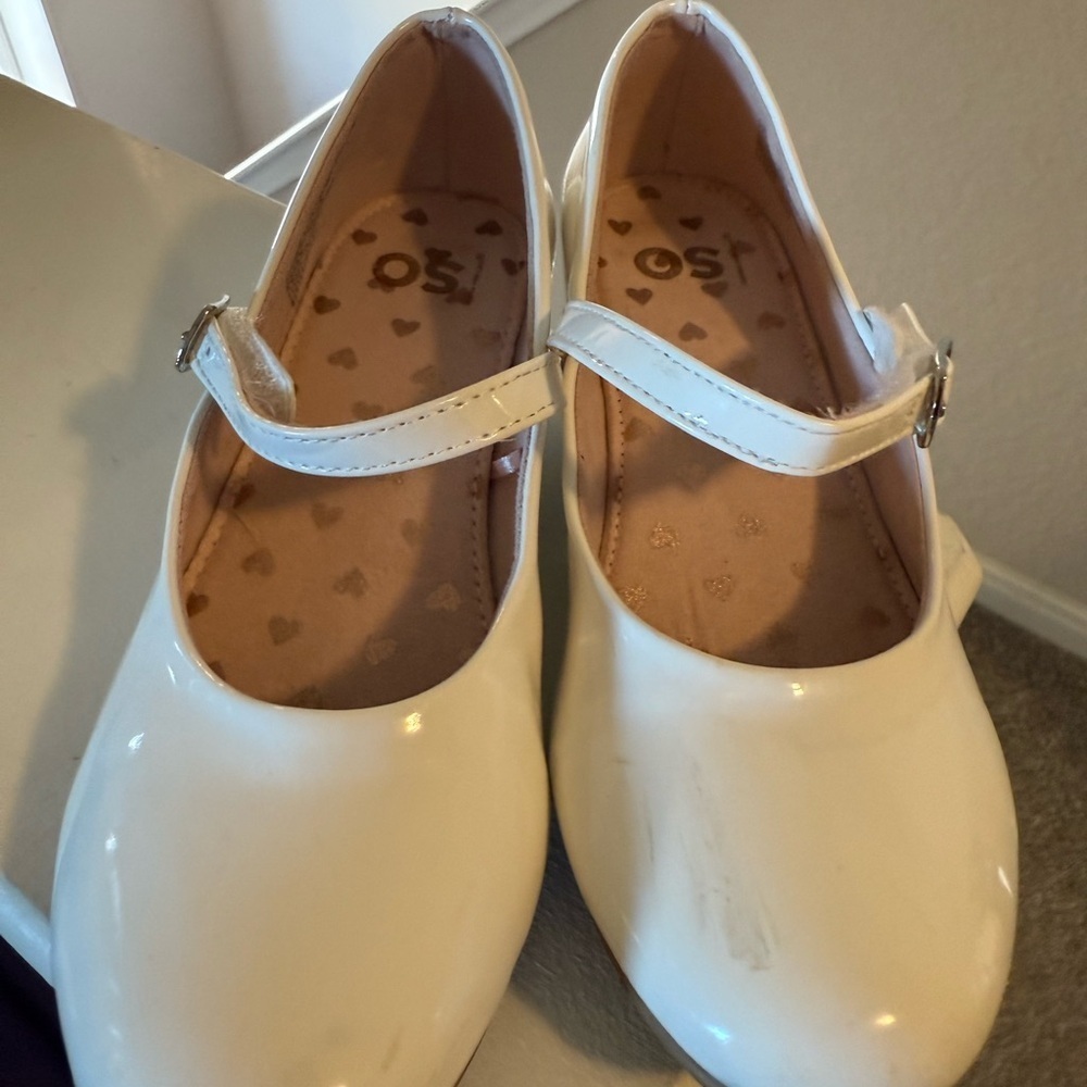 SO Girls White  Mary Jane Shoes. Girls Size 1. - Picture 4 of 10